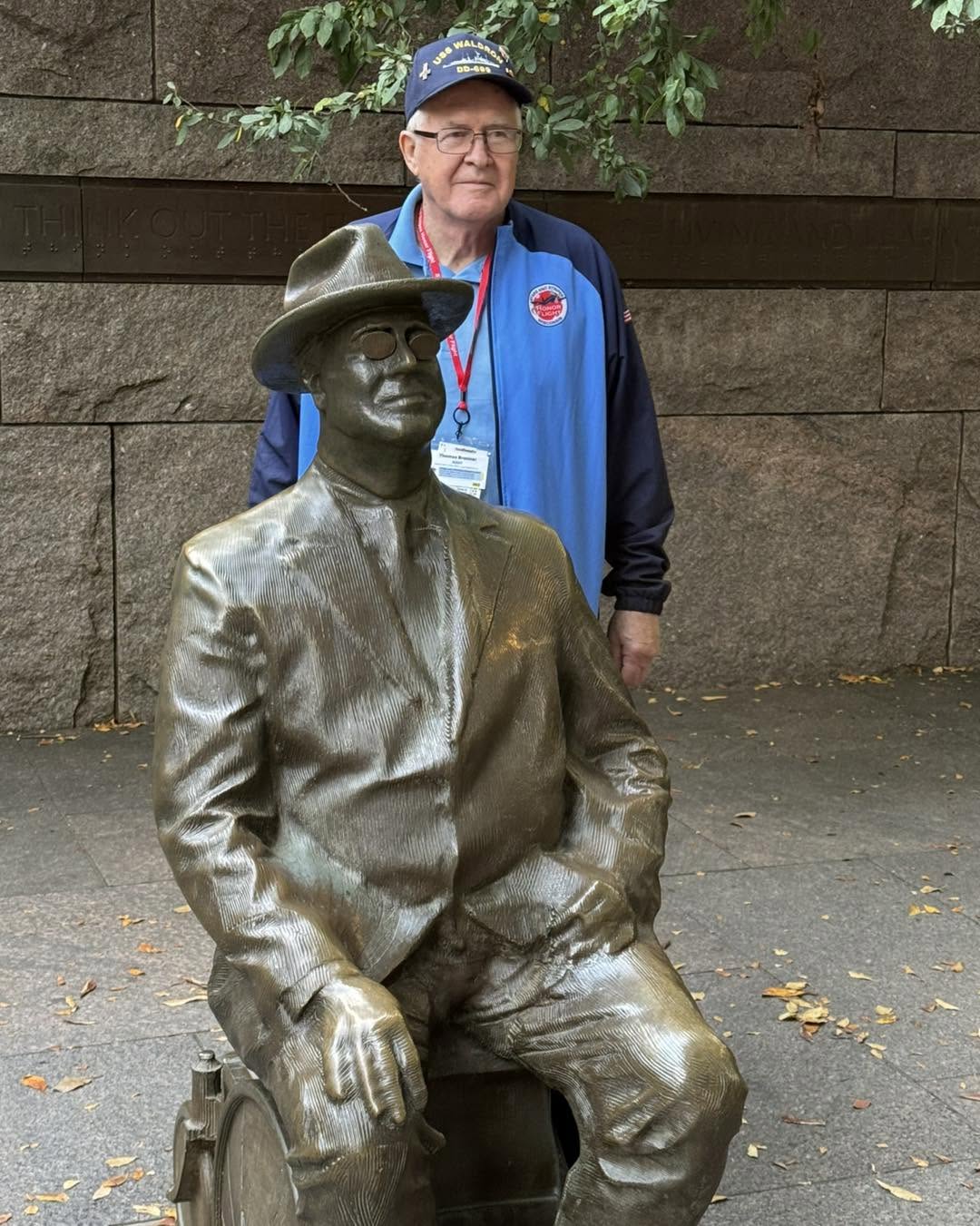 A veteran beside the seated FDR sculpture.